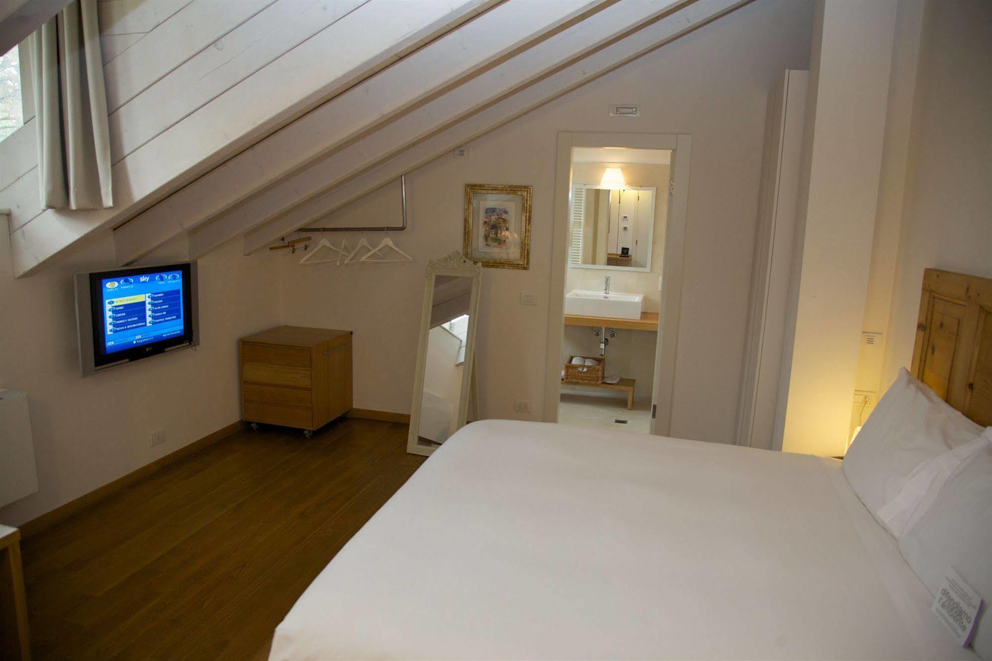 Art Hotel Varese Esterno foto